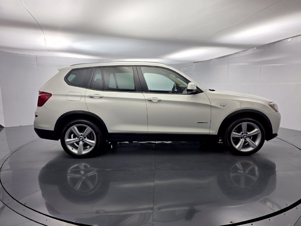 Used 2017 BMW X3 sDrive28i RWD image 3