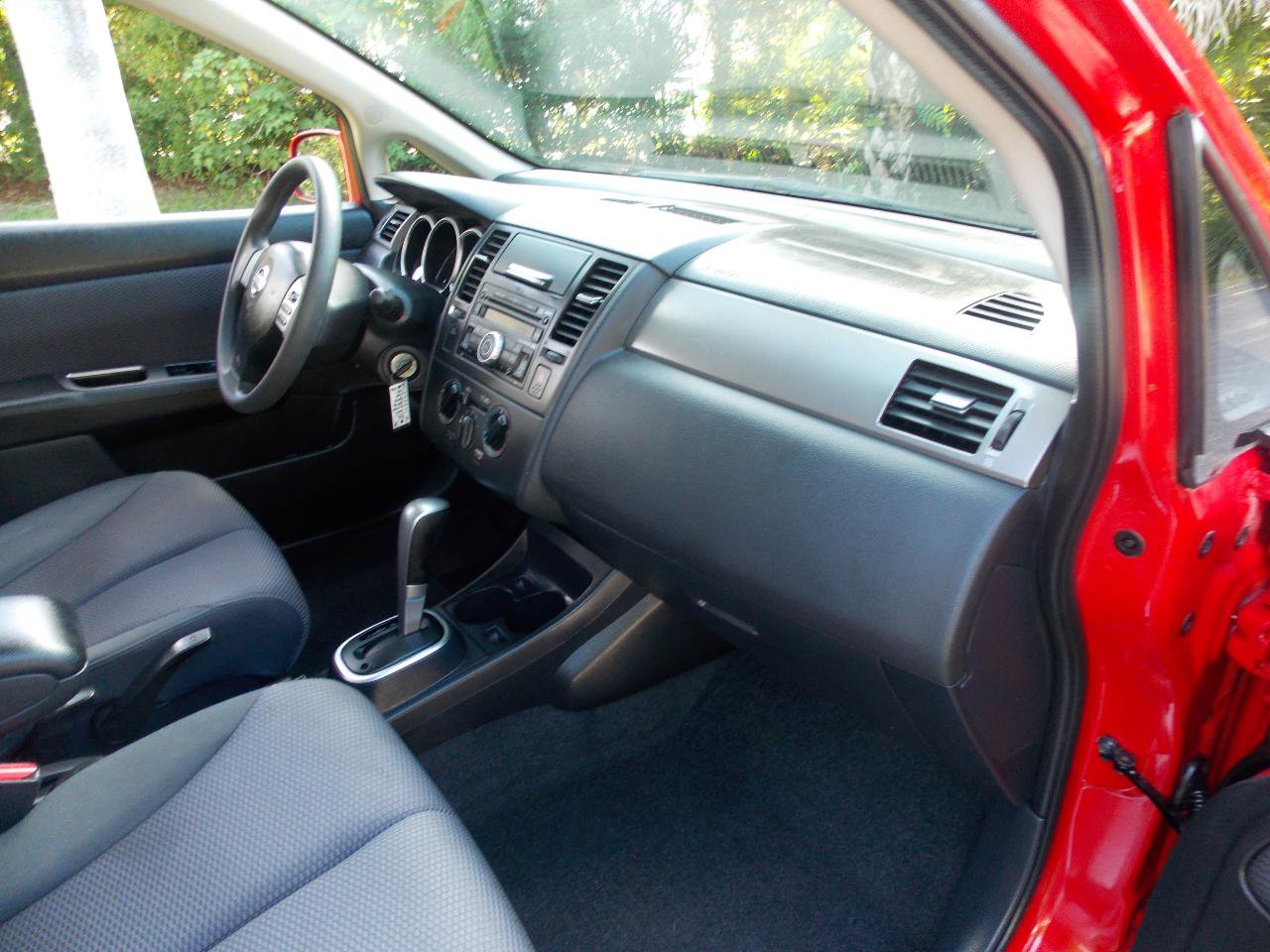 Used 2007 Nissan Versa Hatchback FWD image 16