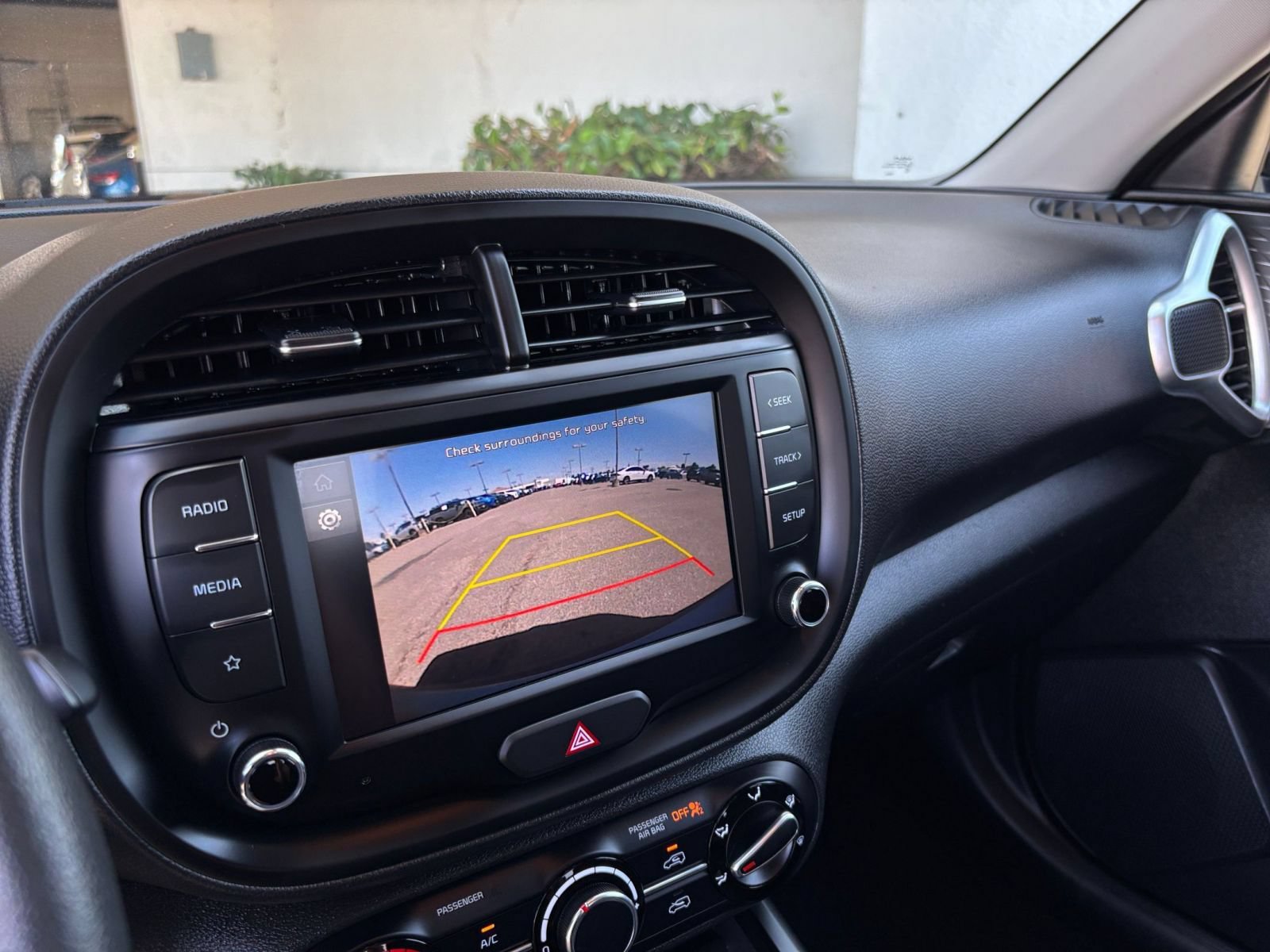 Used 2025 Kia Soul LX w/ LX Technology Package FWD image 18