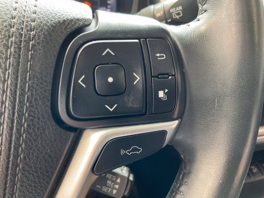 Used 2016 Toyota Highlander Limited w/ Driver Technology Package AWD/4WD image 13