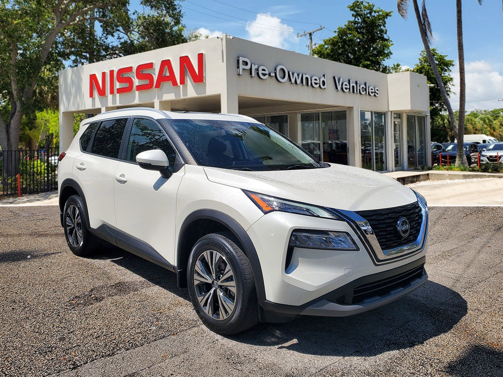 Used 2022 Nissan Rogue SV w/ SV Premium Package image 3
