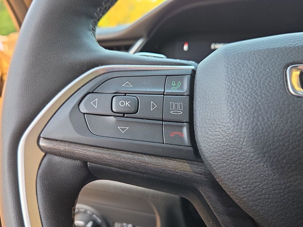 Used 2025 Jeep Grand Cherokee Limited AWD/4WD image 25