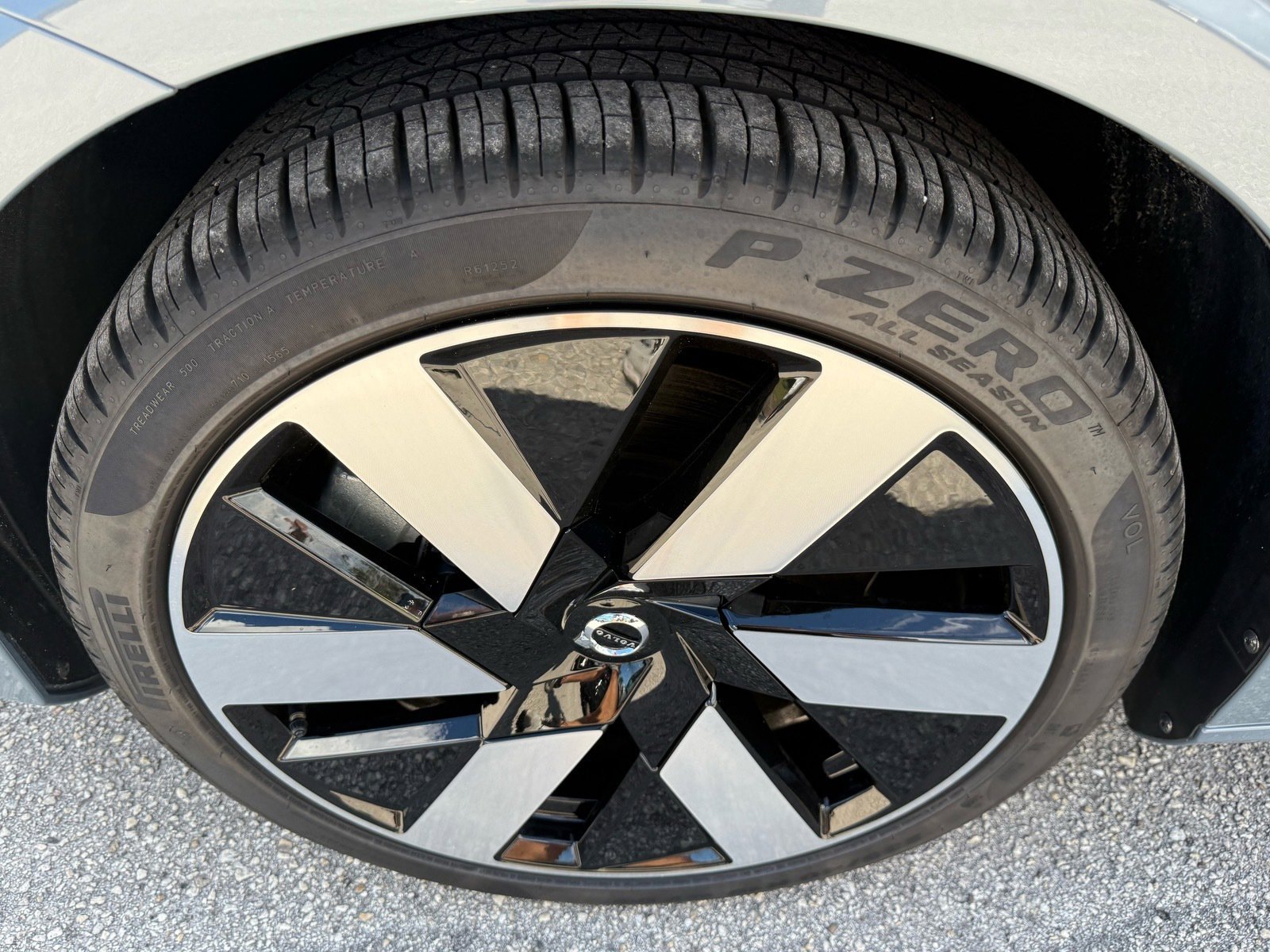 Used 2024 Volvo S60 T8 Plus w/ Climate Package image 31