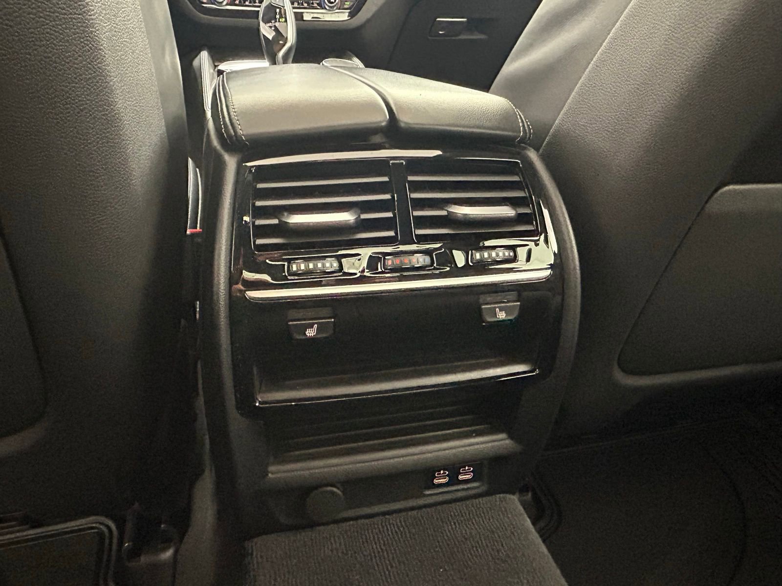 Used 2020 BMW M550i xDrive w/ Executive Package image 35