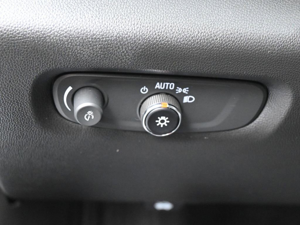 Used 2023 Chevrolet Traverse LT image 15