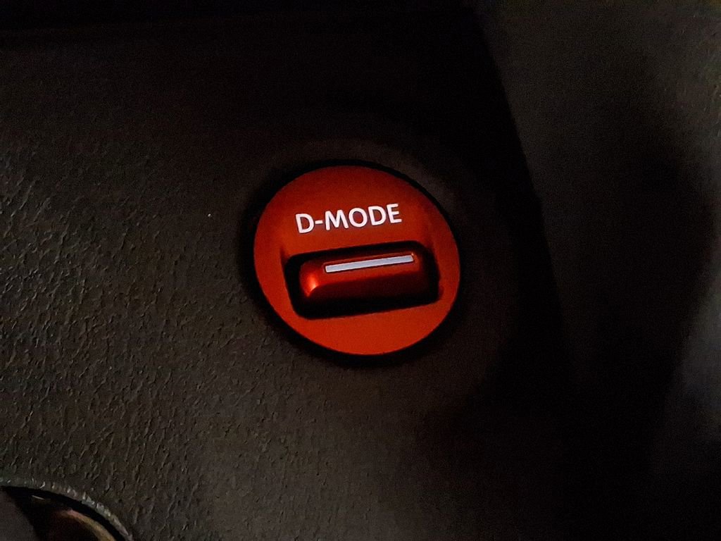 Used 2025 Nissan Z NISMO w/ Floor Mat Package image 21