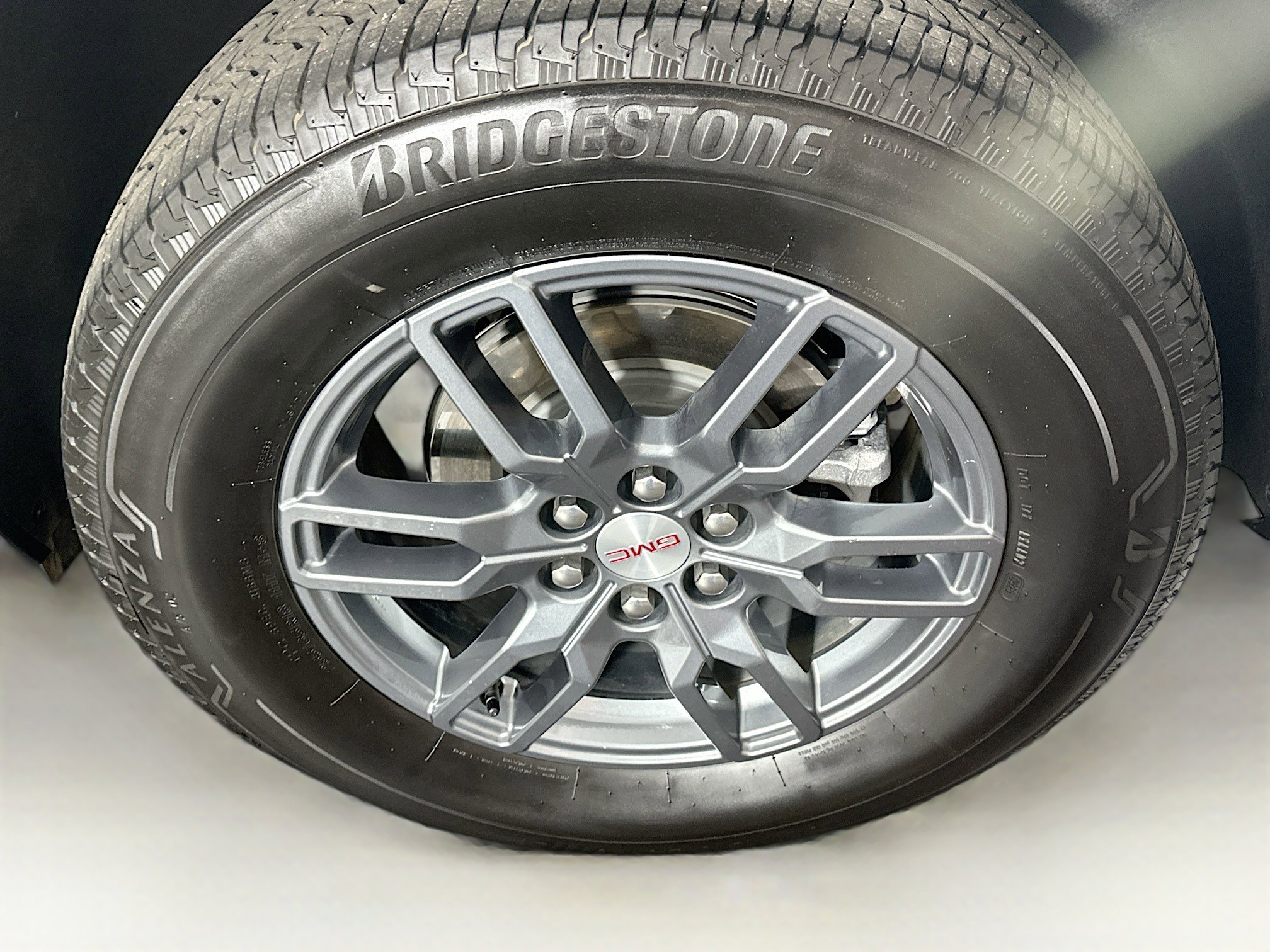 Used 2025 GMC Acadia Elevation image 11