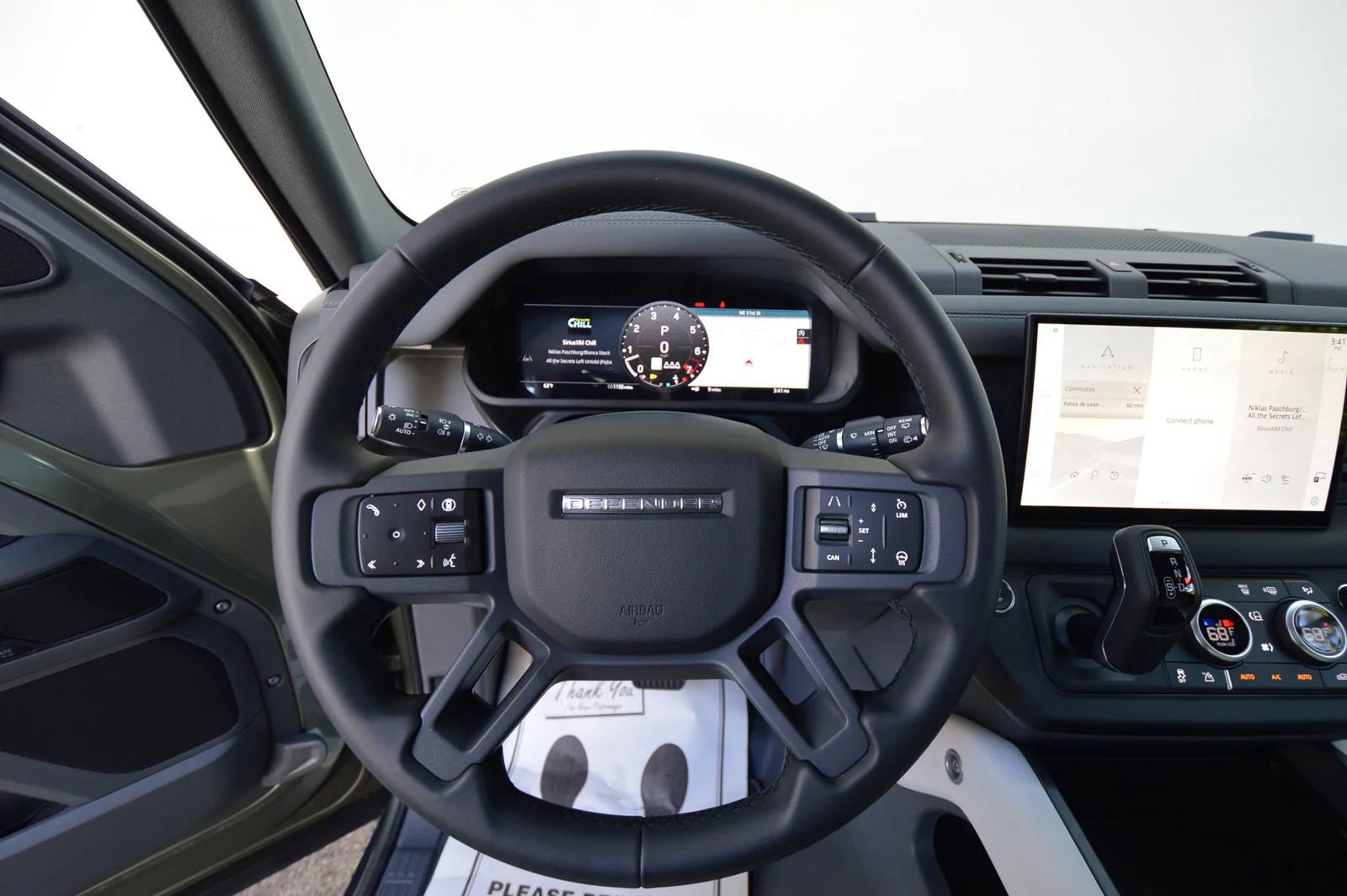 Used 2025 Land Rover Defender 110 X-Dynamic SE image 36
