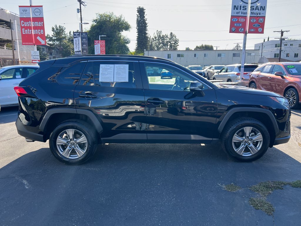 Used 2025 Toyota RAV4 XLE FWD image 9