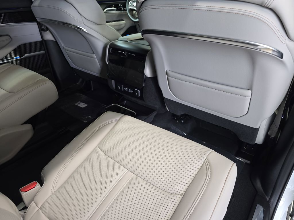 New 2026 Jeep Grand Wagoneer Summit AWD/4WD image 12