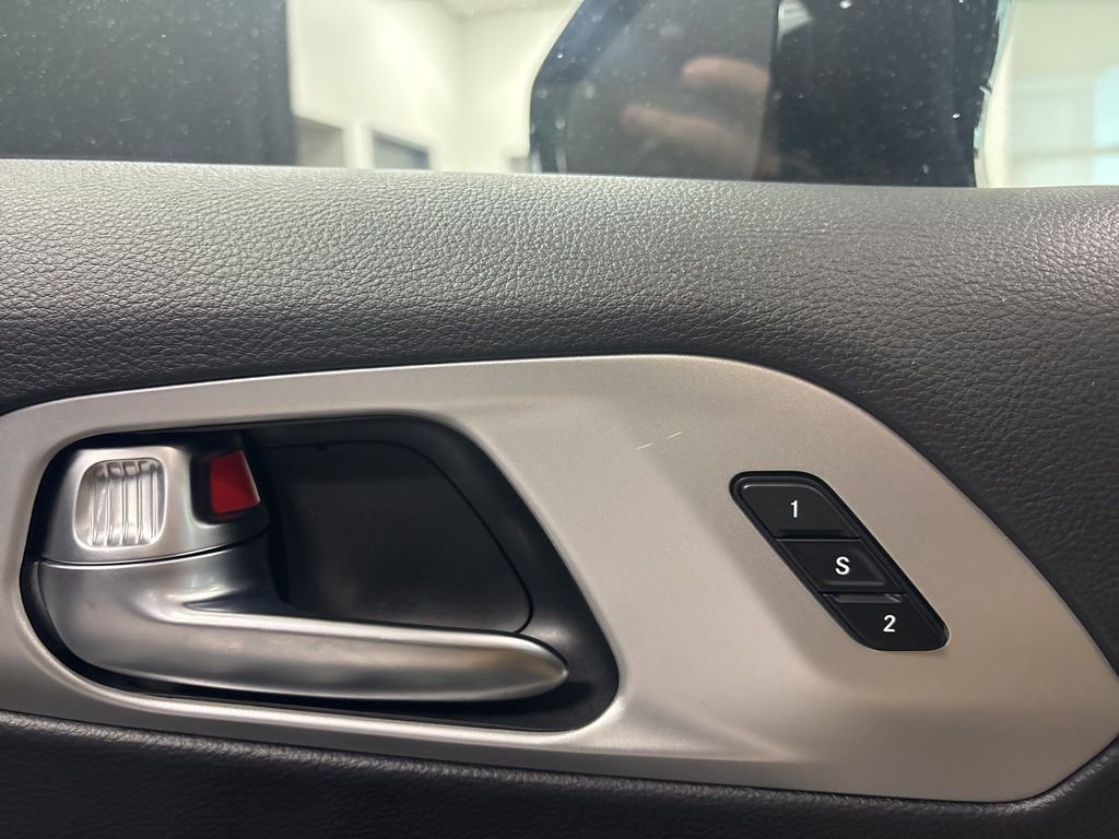 Used 2025 Chrysler Pacifica Limited image 25