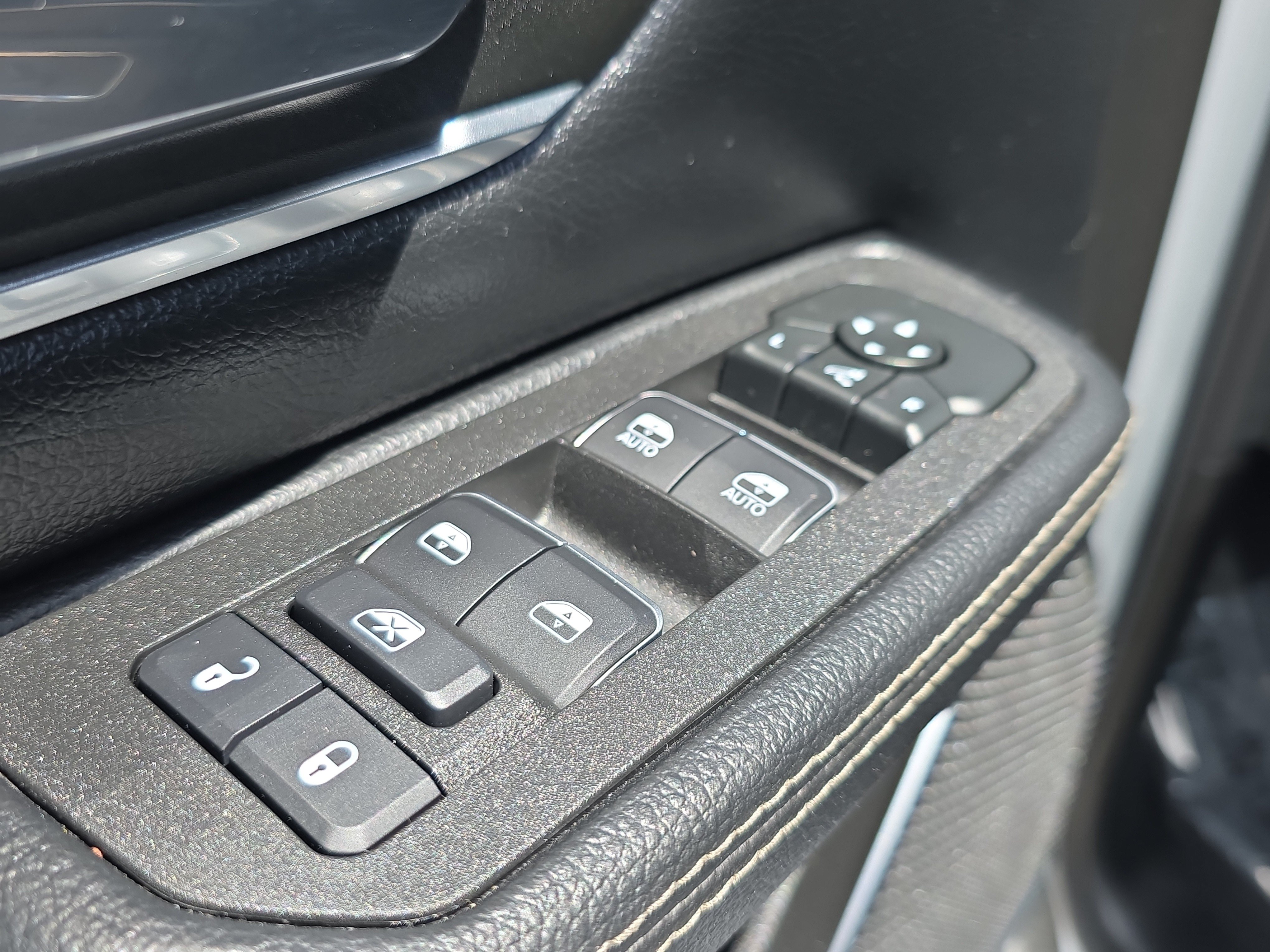 Used 2026 RAM 1500 Laramie AWD/4WD image 23