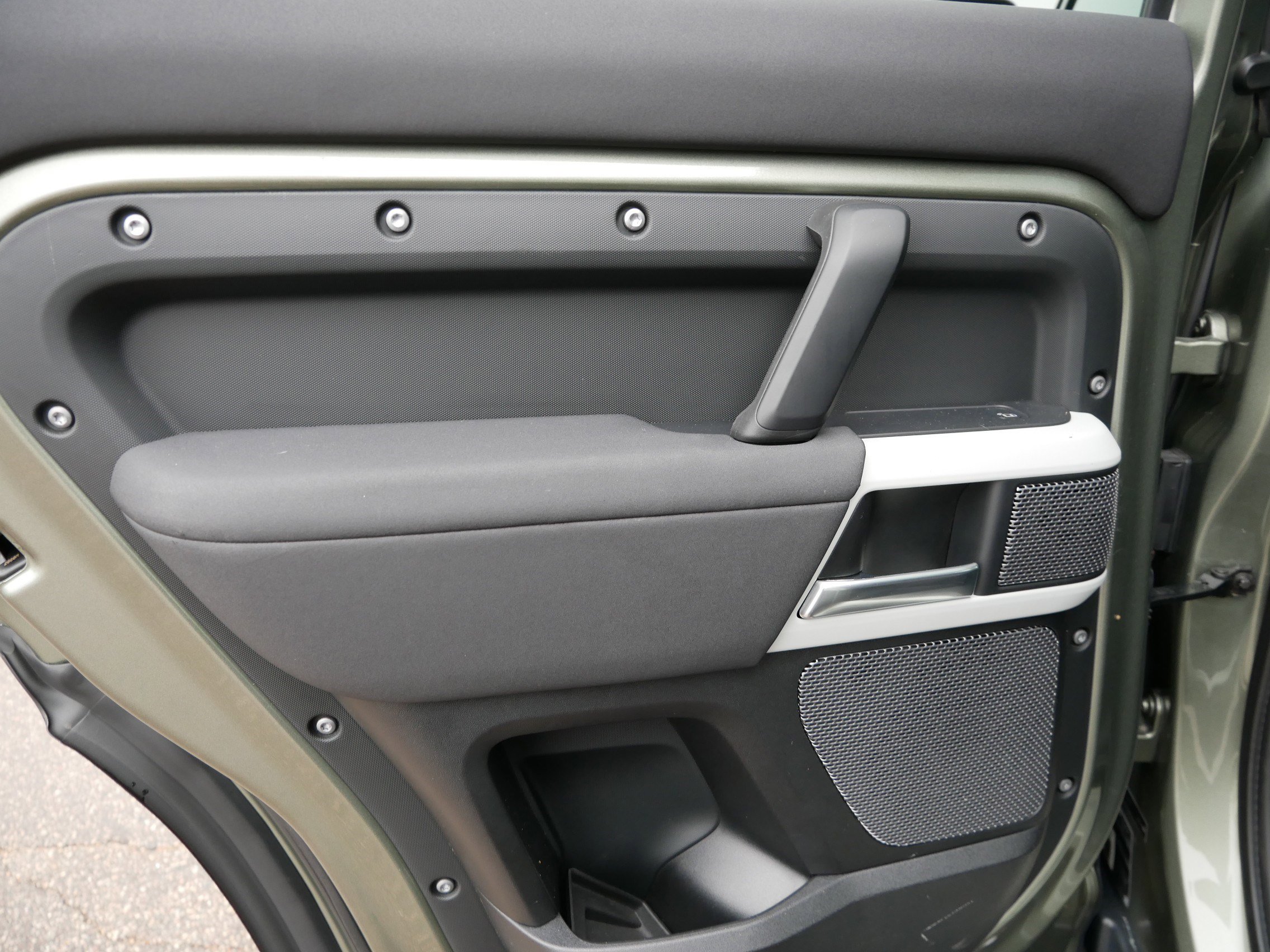 Used 2020 Land Rover Defender 110 SE image 16