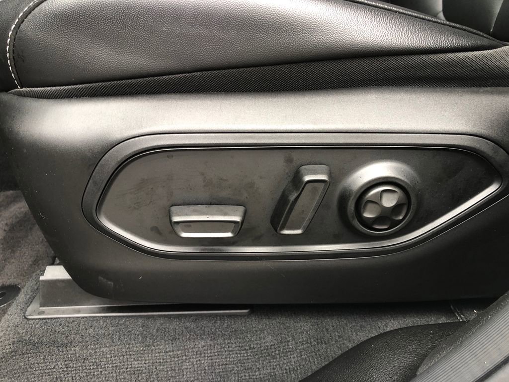 Used 2025 Jeep Grand Cherokee Limited image 19