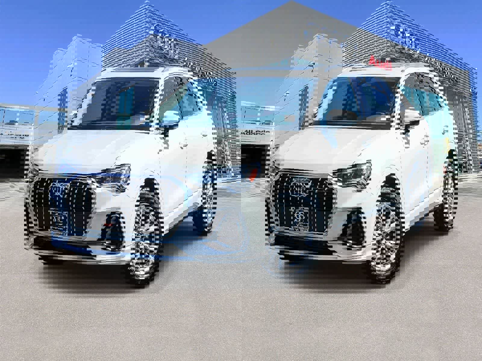 Used 2025 Audi Q3 2.0T Premium w/ Convenience Package image 1