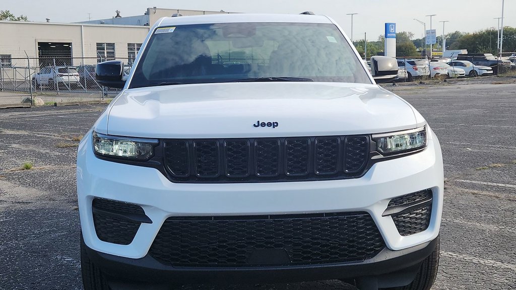 New 2027 Jeep Grand Cherokee Laredo X AWD/4WD image 2