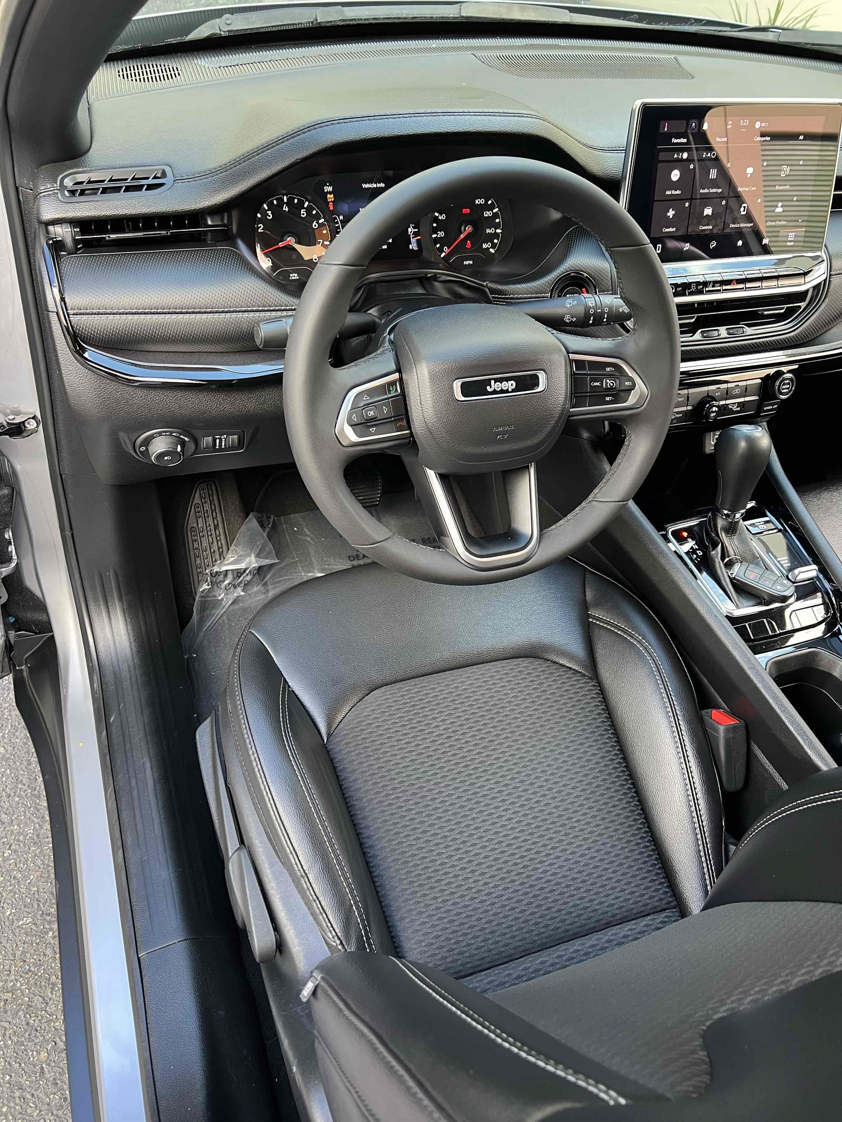 Used 2023 Jeep Compass Latitude AWD/4WD image 96