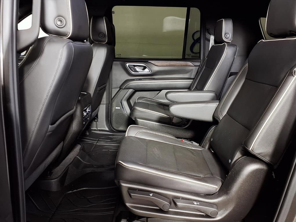 Used 2021 Chevrolet Suburban Premier image 8