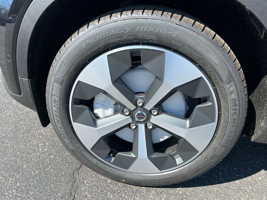 New 2026 Volvo XC40 B5 Plus w/ Climate Package AWD/4WD image 9