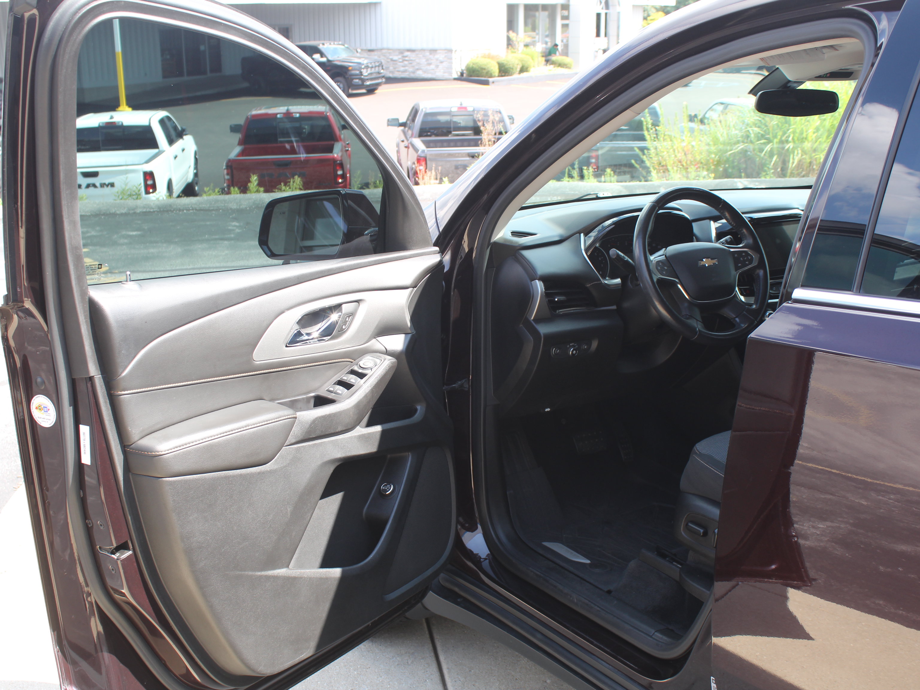 Used 2020 Chevrolet Traverse LT FWD image 11