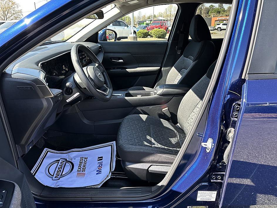 Certified 2025 Nissan Kicks SV image 11
