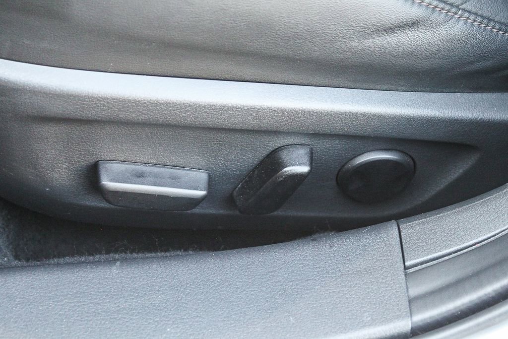 Used 2023 MAZDA MAZDA3 s image 27