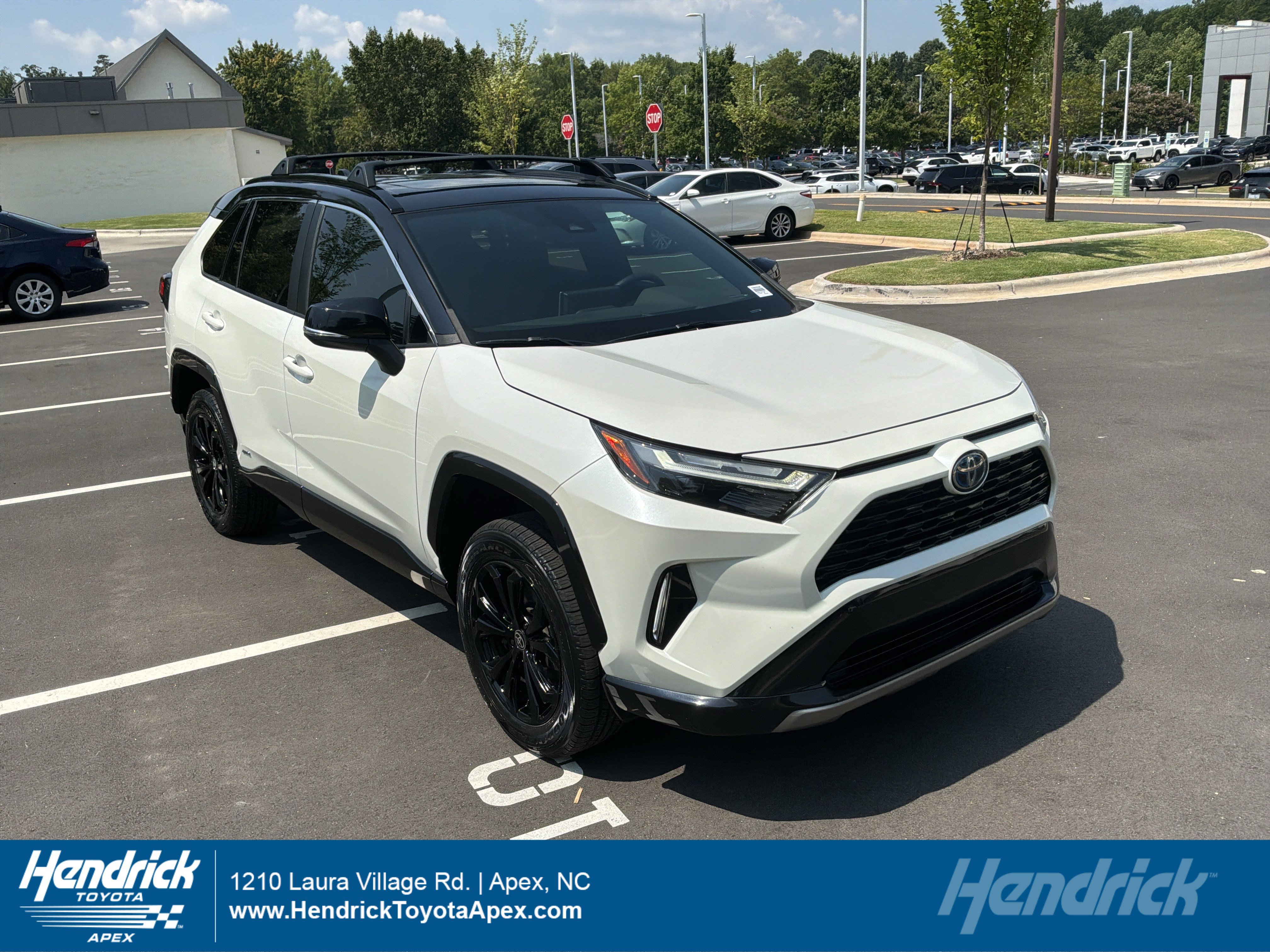 Used 2022 Toyota RAV4 XSE AWD/4WD image 1