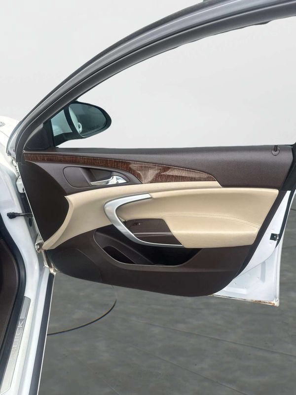 Used 2012 Buick Regal Leather FWD image 12