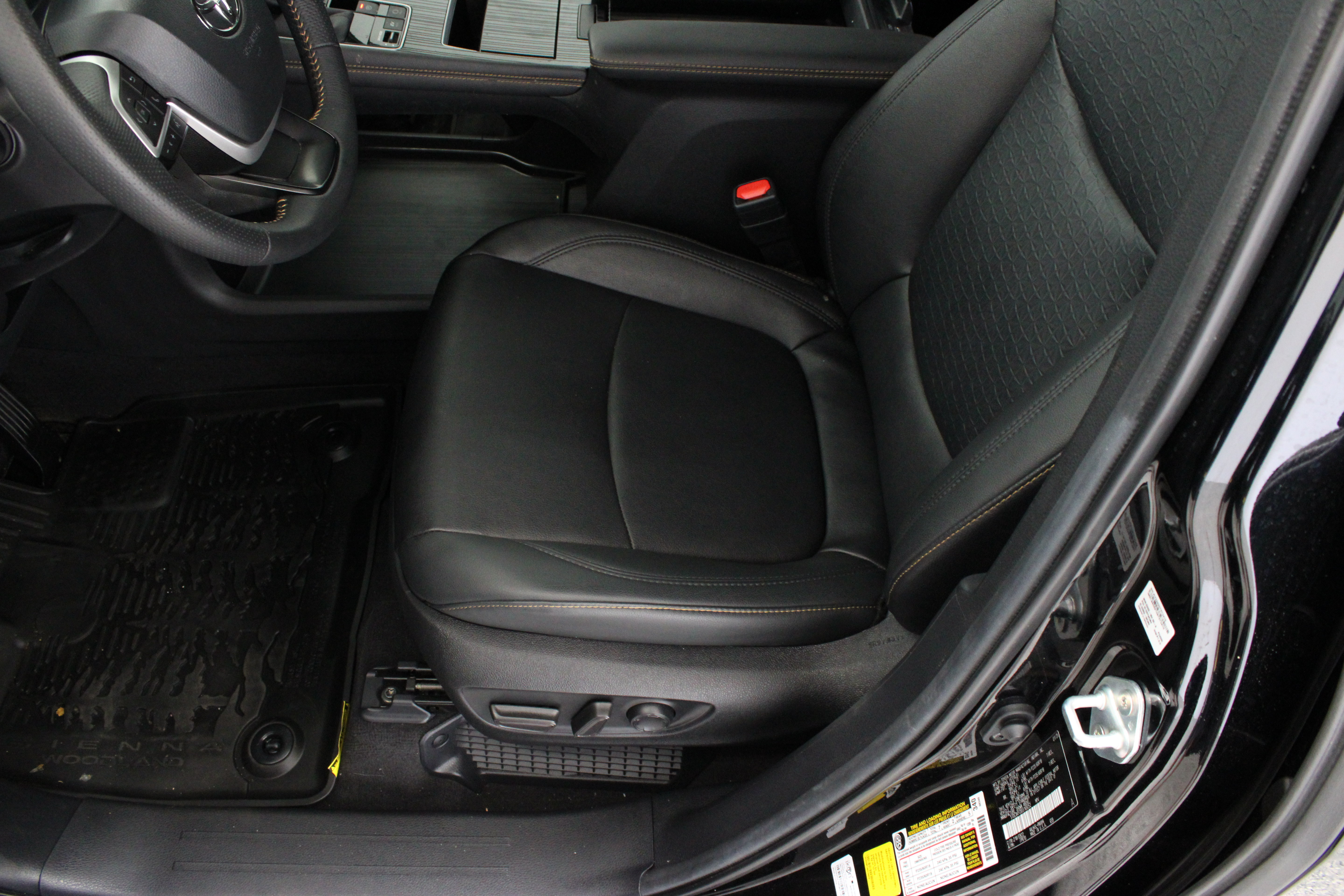 Certified 2025 Toyota Sienna XLE Woodland Edition AWD/4WD image 15