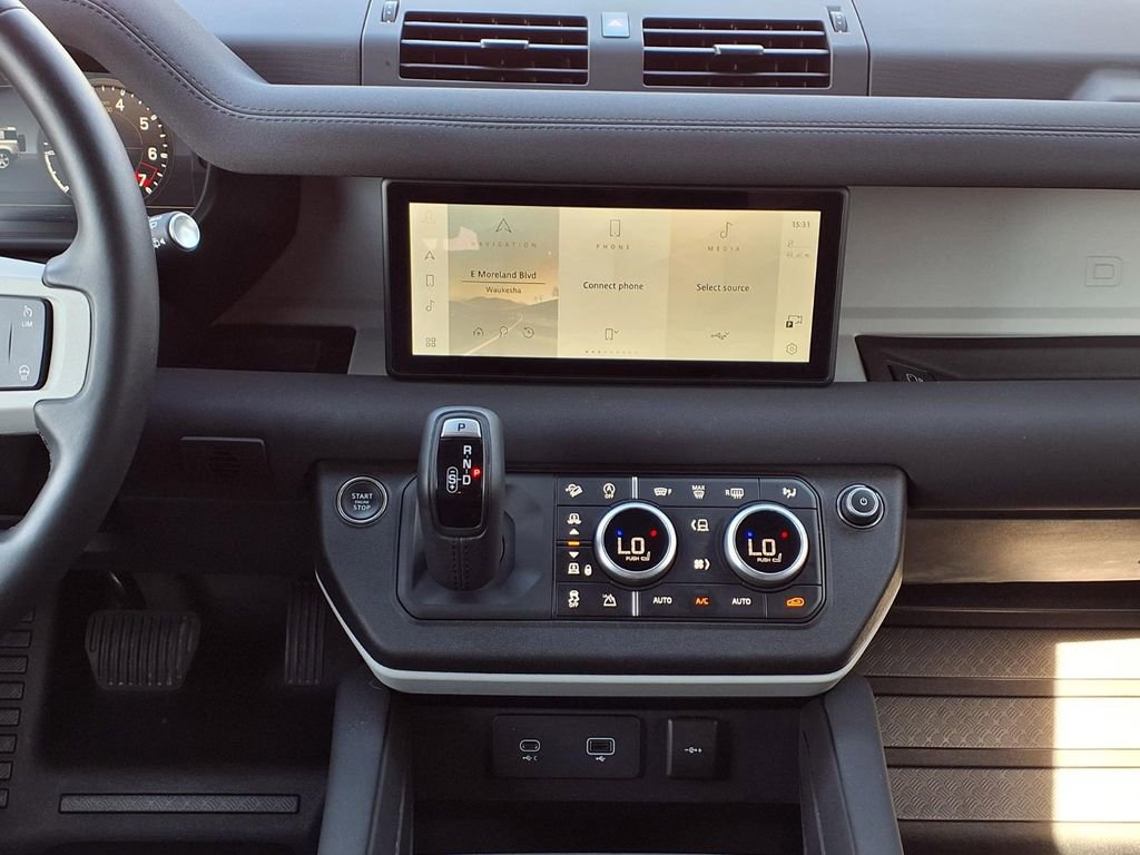 Certified 2023 Land Rover Defender 90 S AWD/4WD image 17
