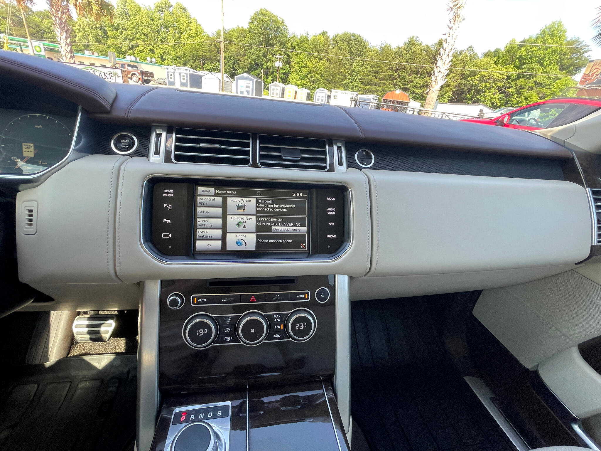 Used 2015 Land Rover Range Rover Autobiography image 32