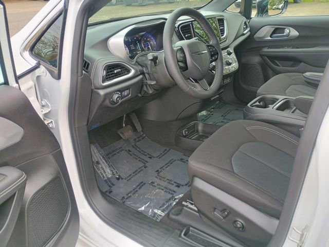 Used 2024 Chrysler Pacifica Touring FWD image 22