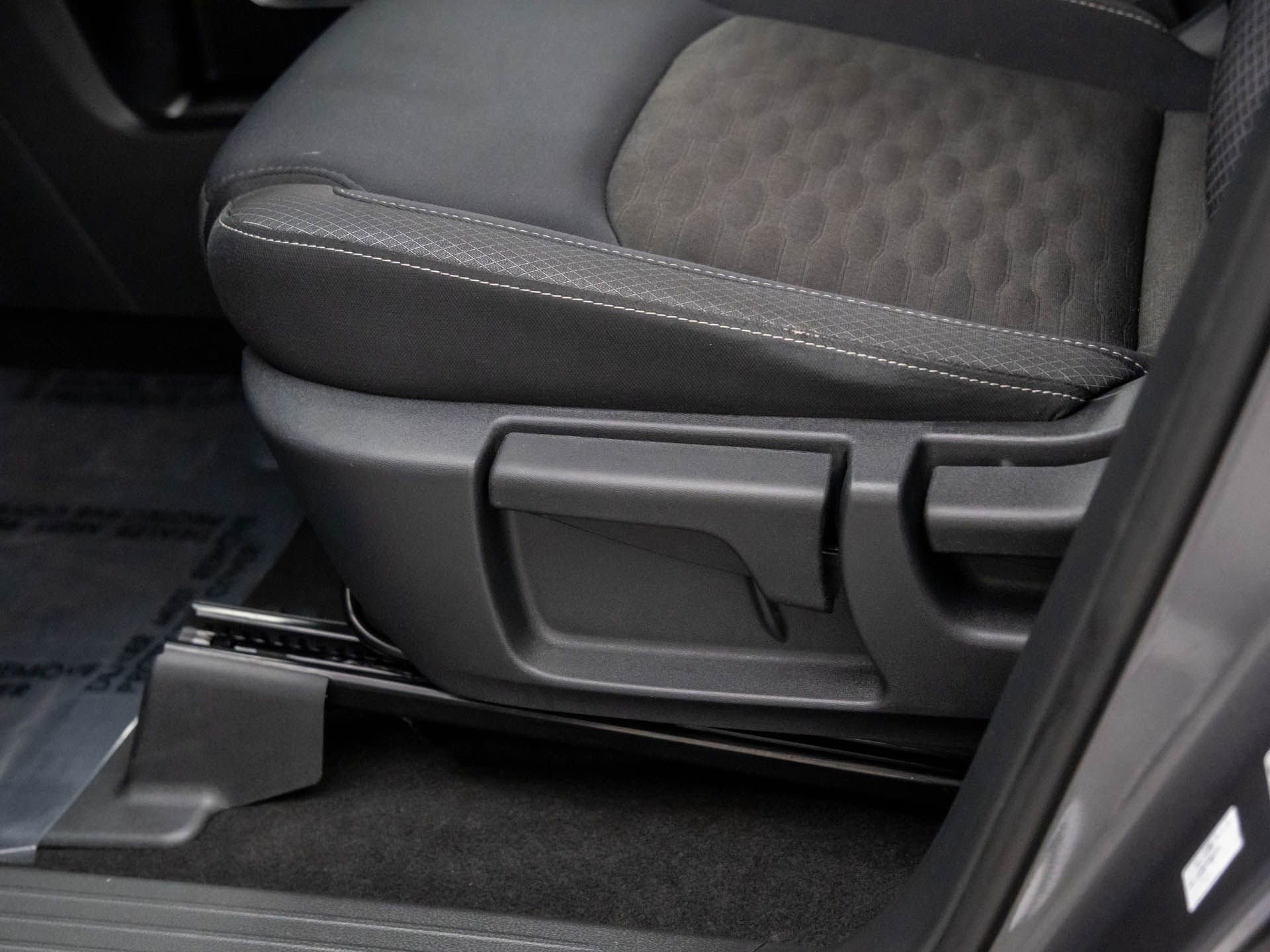 Used 2024 Nissan Pathfinder S image 13