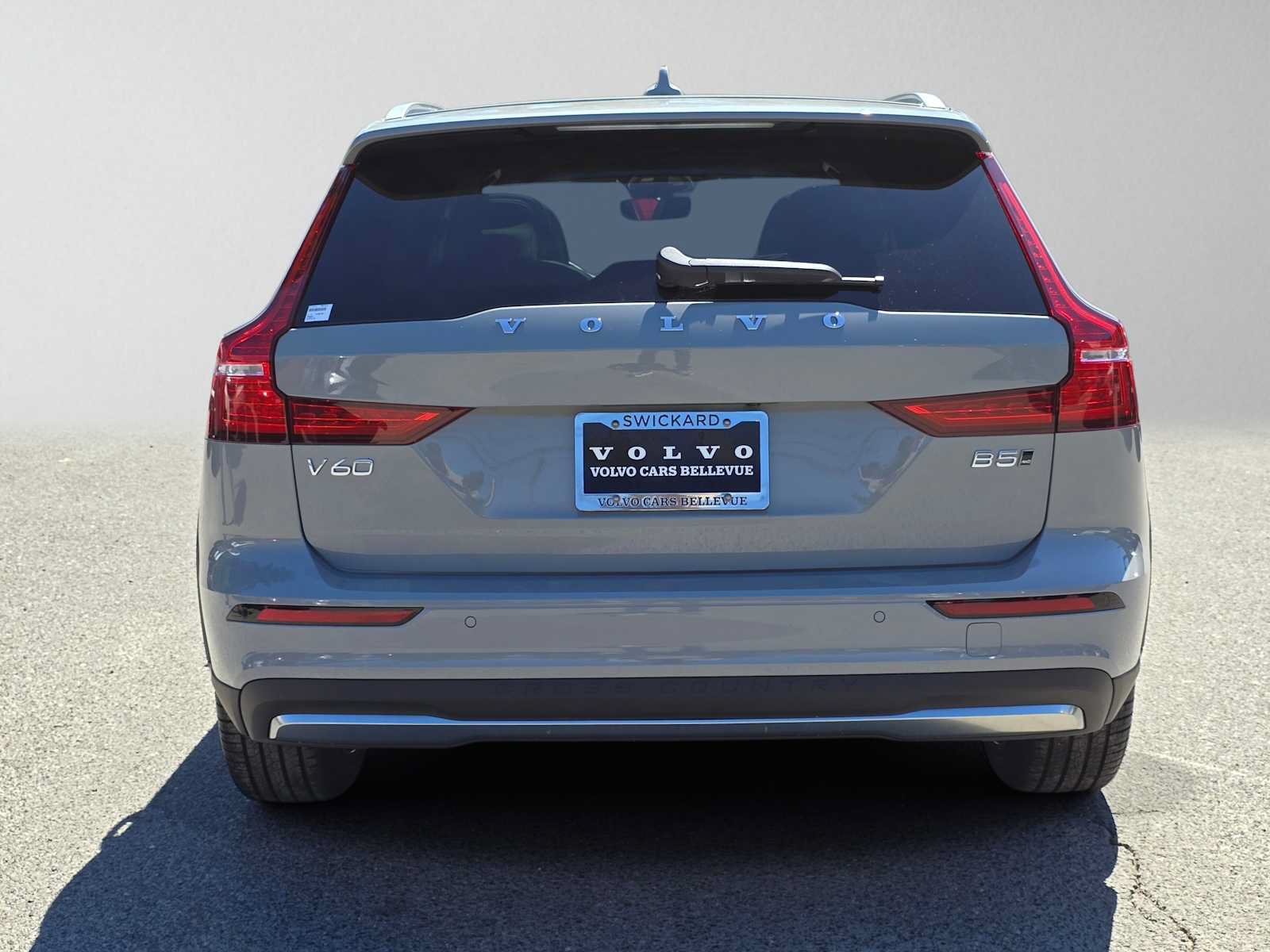 New 2026 Volvo V60 B5 Cross Country Ultra w/ Climate Package AWD/4WD image 4