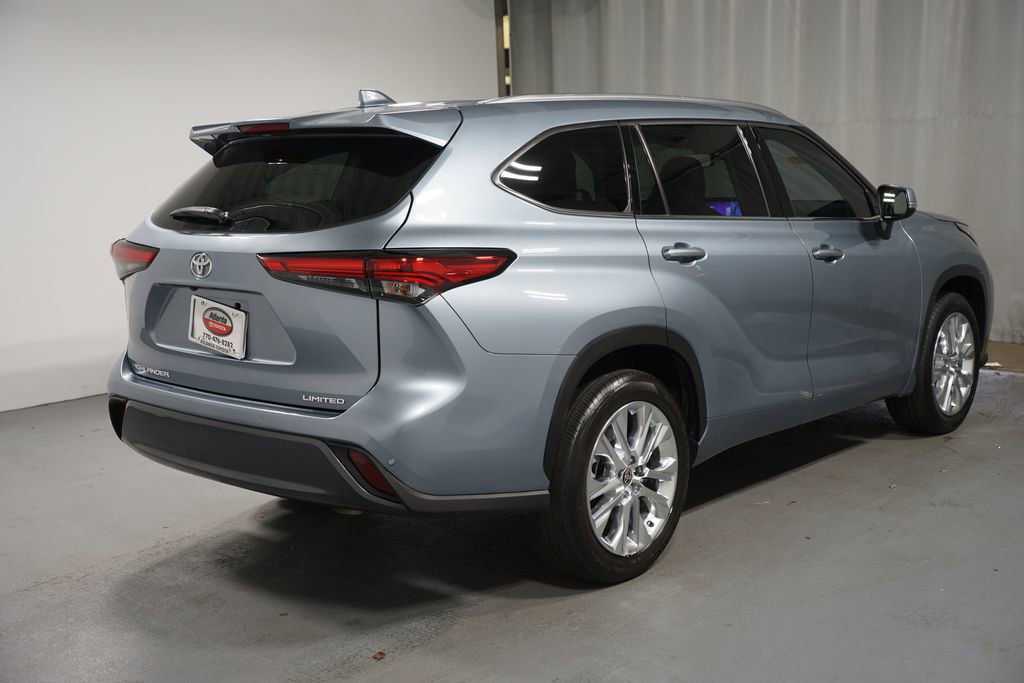 Used 2023 Toyota Highlander Limited image 8