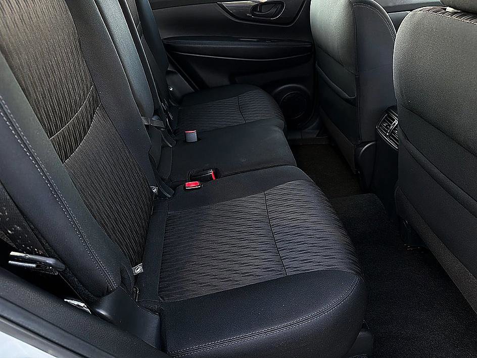 Used 2019 Nissan Rogue S image 23
