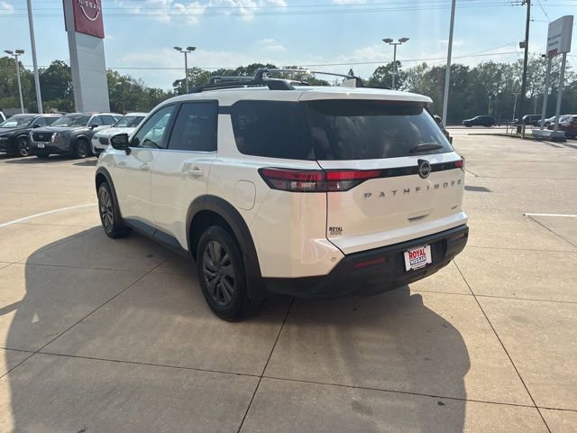 Used 2024 Nissan Pathfinder SV image 5