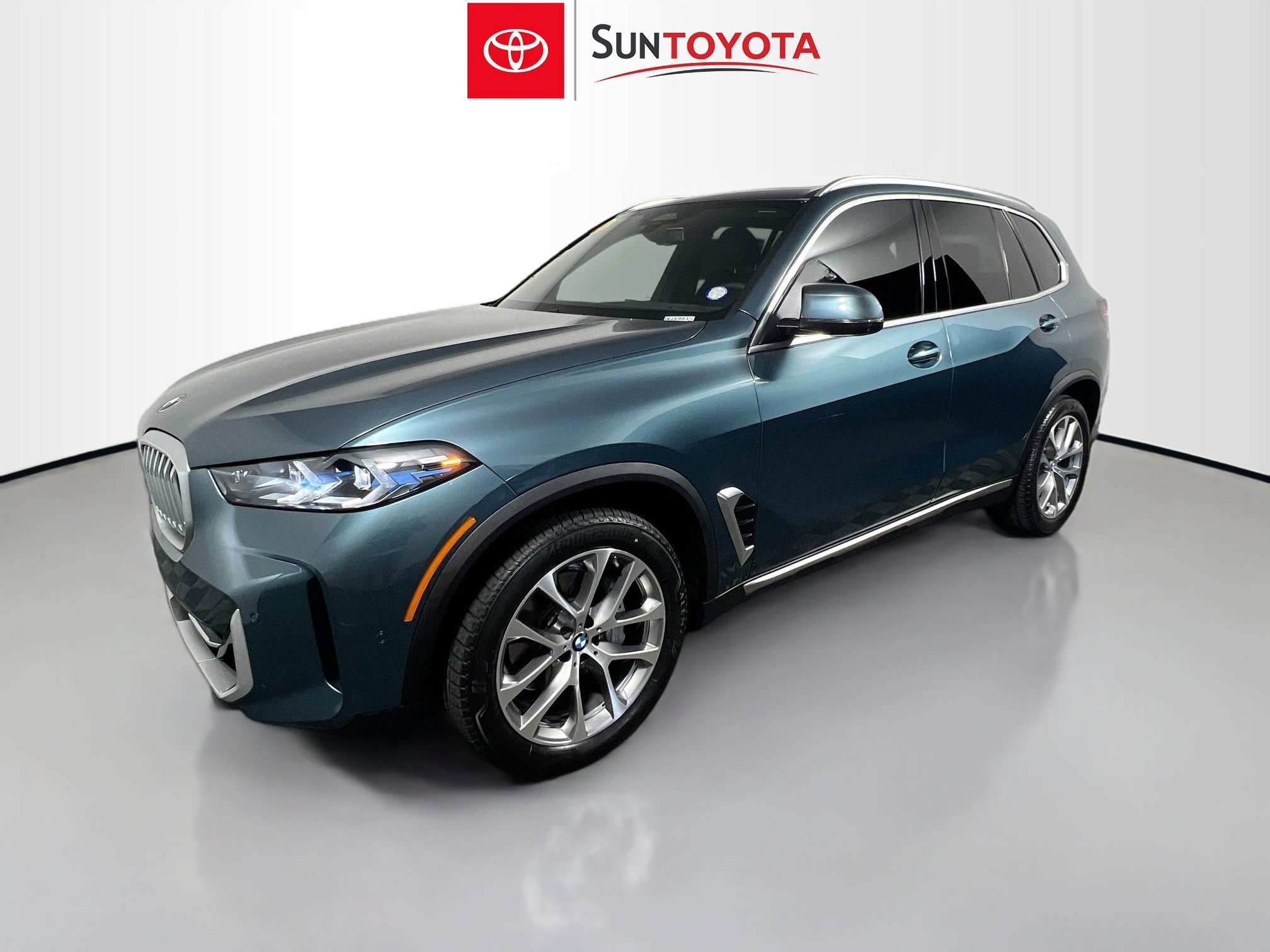Used 2024 BMW X5 xDrive40i w/ Premium Package AWD/4WD image 9