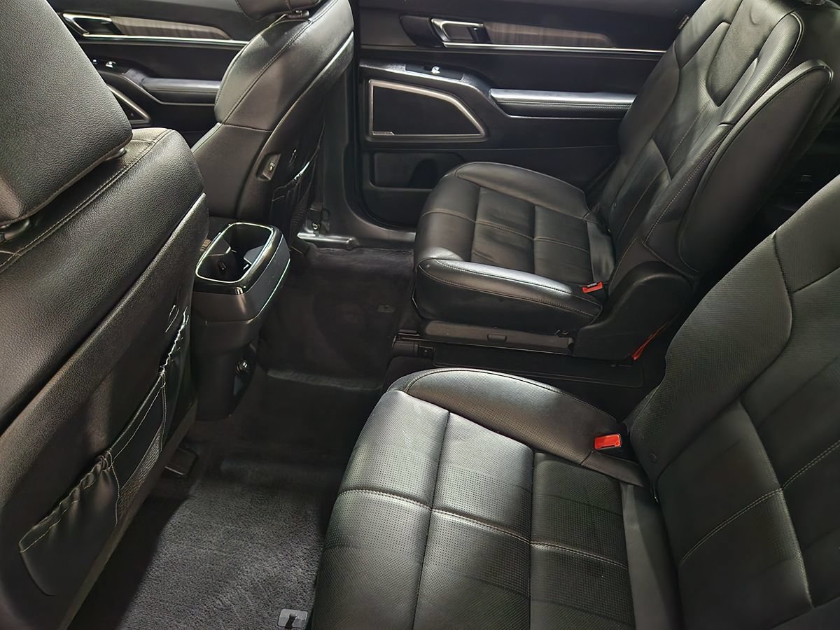 Used 2024 Kia Telluride EX w/ EX Captain's Chair Package FWD image 51
