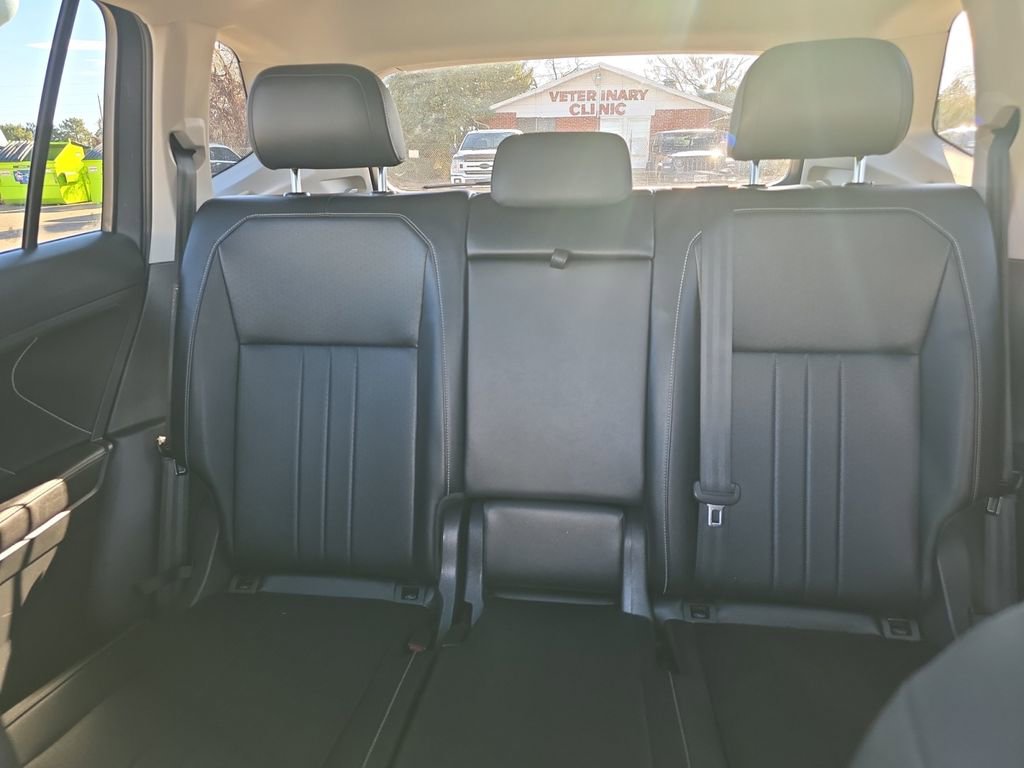 Used 2023 Volkswagen Tiguan SE w/ Panoramic Sunroof Package image 18