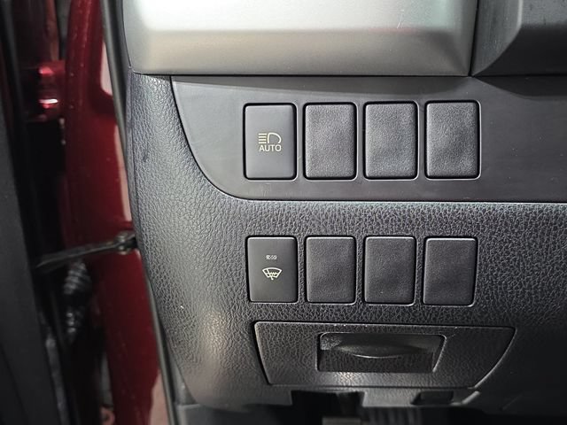 Used 2019 Toyota Highlander LE AWD/4WD image 24