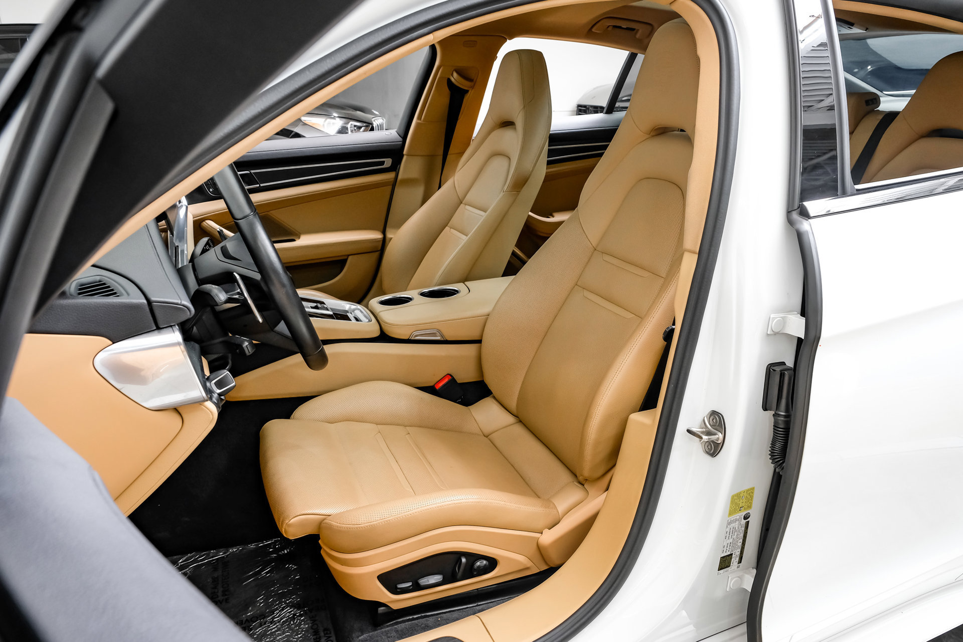 Used 2023 Porsche Panamera Platinum Edition w/ Sportdesign Package RWD image 38