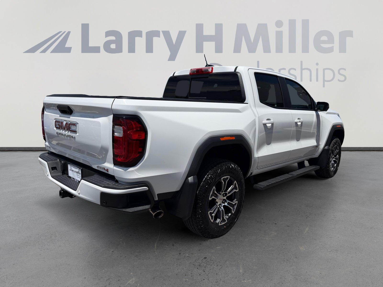 Used 2024 GMC Canyon AT4 w/ Technology Package AWD/4WD image 5