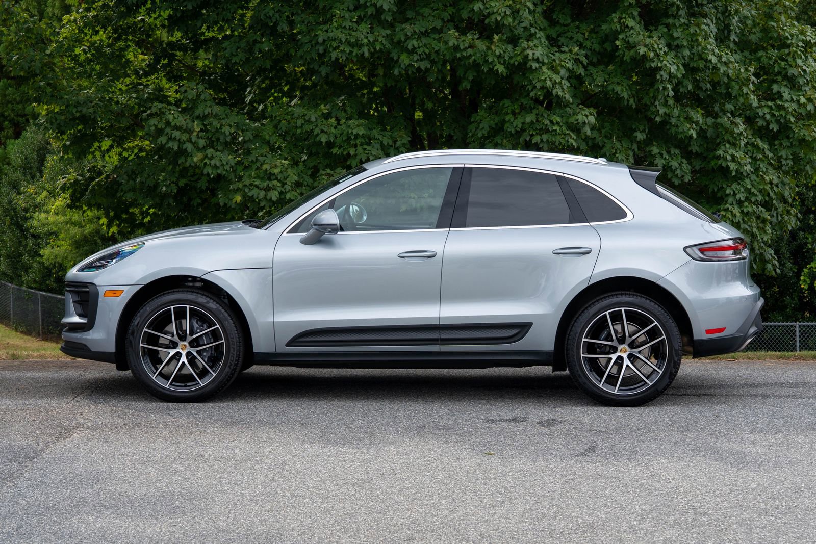 Used 2025 Porsche Macan image 2