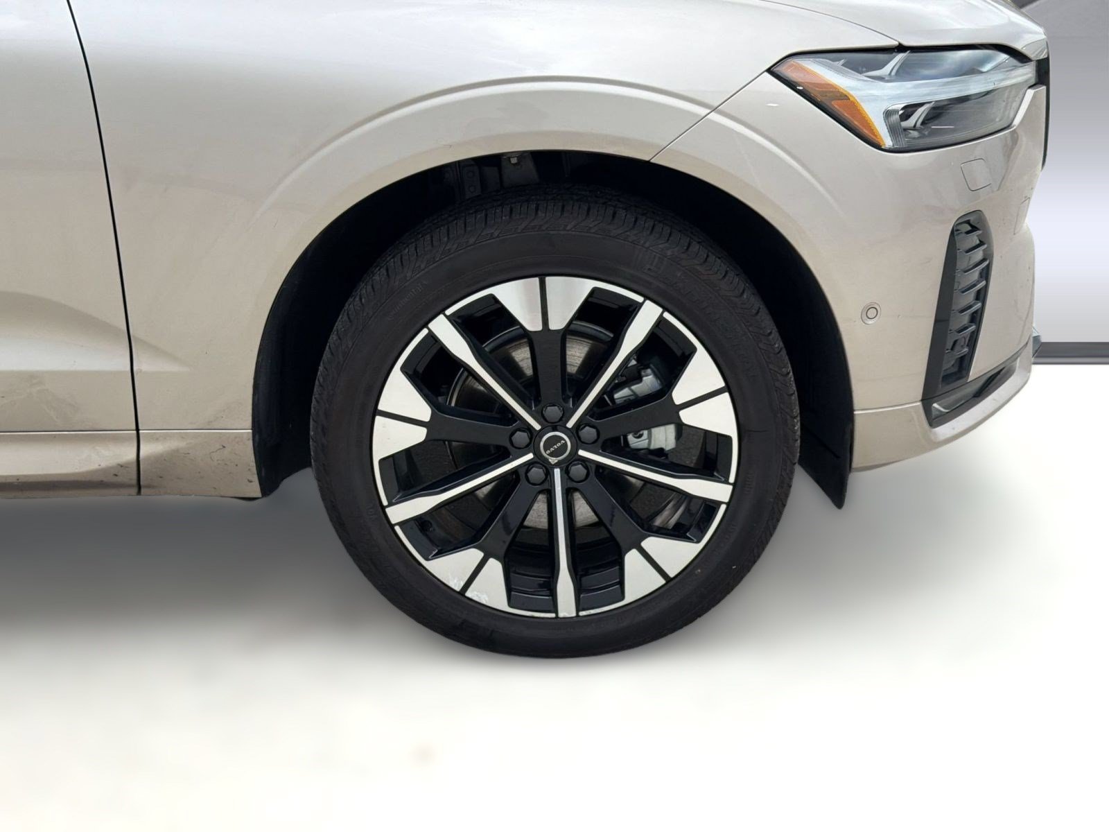 Certified 2026 Volvo XC60 B5 Plus w/ Protection Package Premier AWD/4WD image 11