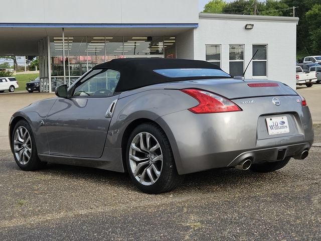 Used 2010 Nissan 370Z Touring RWD image 6