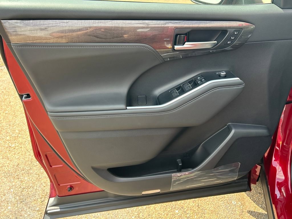 New 2026 Toyota Highlander Platinum image 7