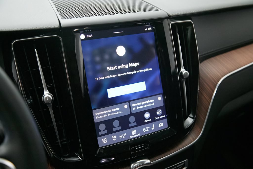 Certified 2023 Volvo XC60 T8 Ultimate w/ Climate Package AWD/4WD image 15