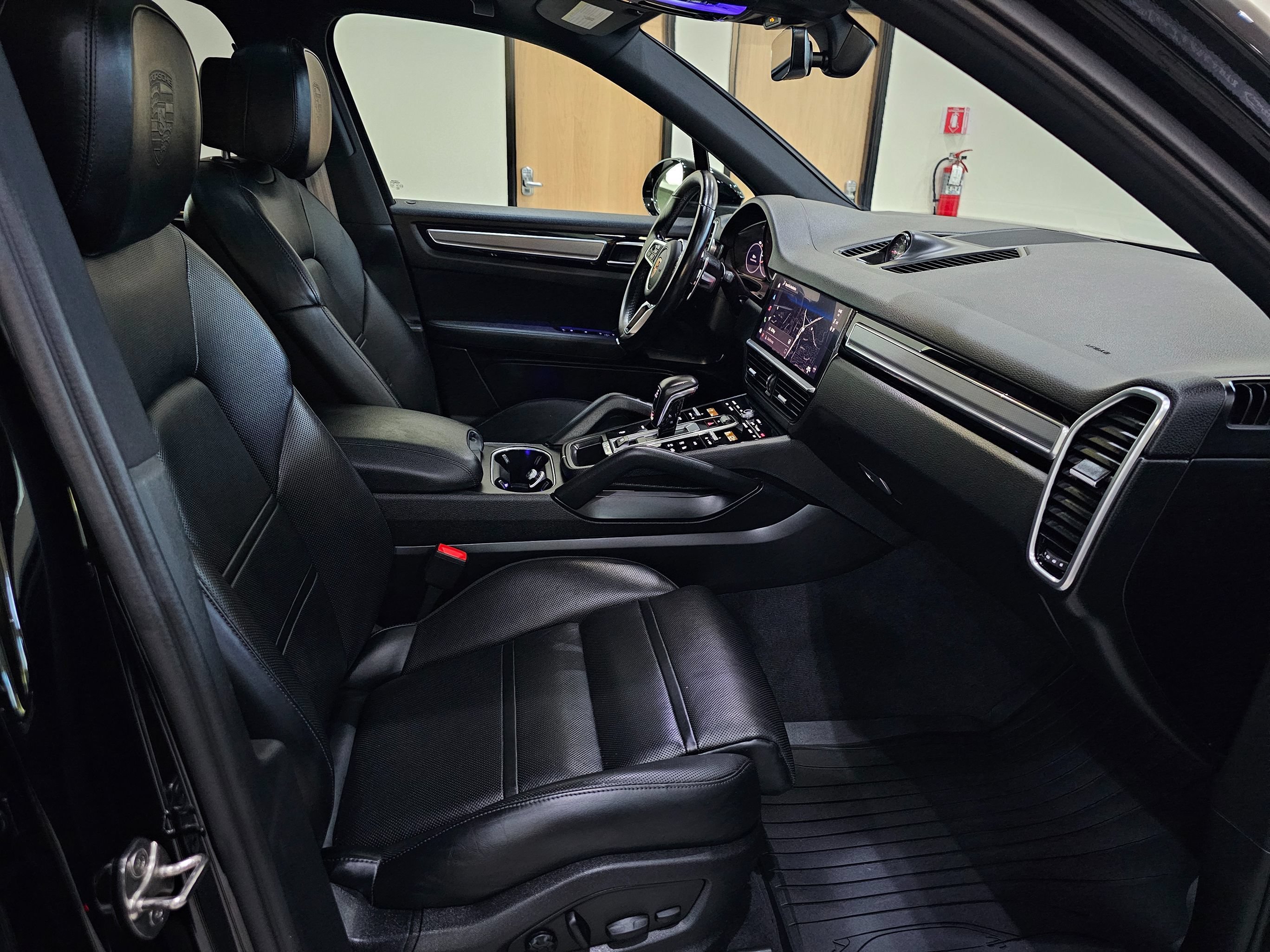 Used 2023 Porsche Cayenne Platinum Edition AWD/4WD image 42