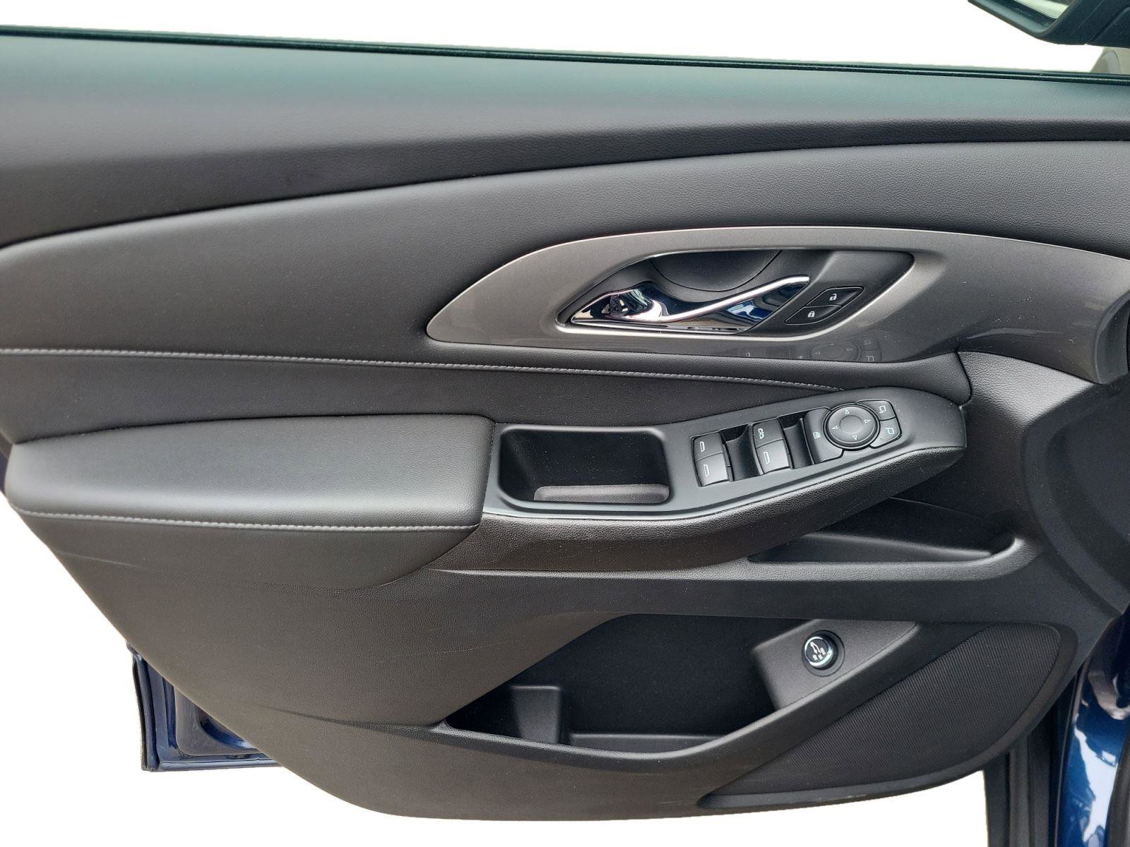 Certified 2023 Chevrolet Traverse LT image 9